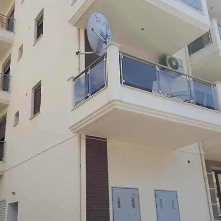 Flat * Peraía